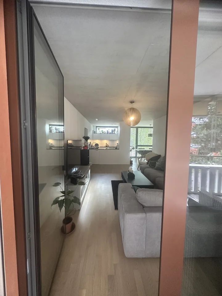 Modern Private Room with Private Bathroom | 4 min to Stettbach station