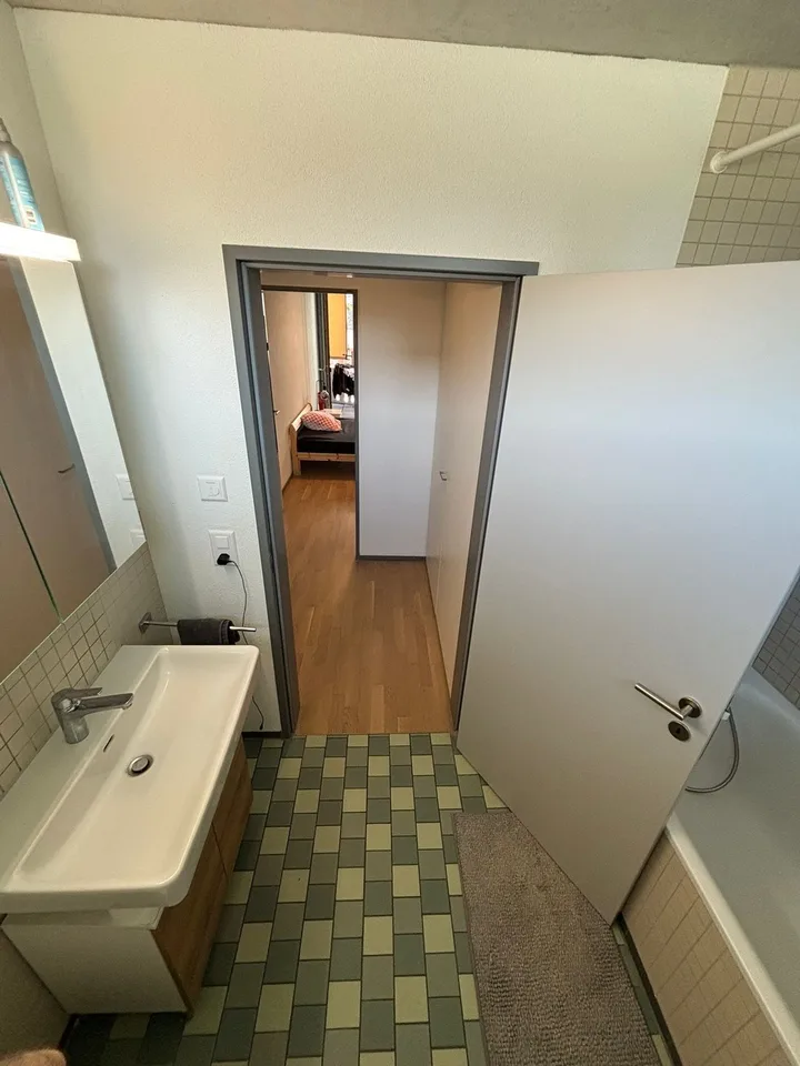 Modern Private Room with Private Bathroom | 4 min to Stettbach station
