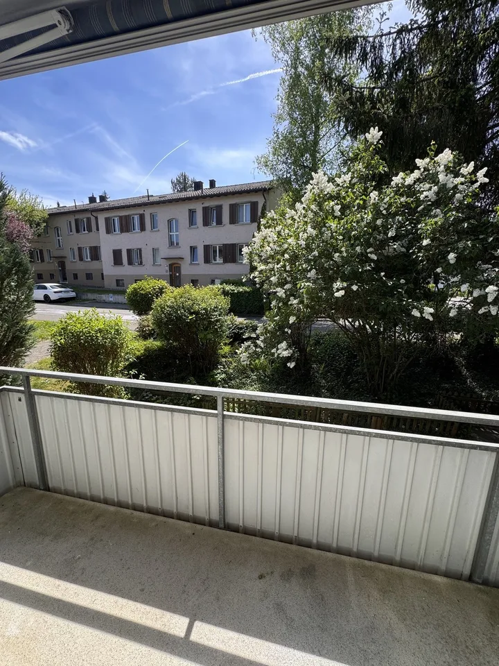3,5 Zimmer WG + Wohnküche & Balkon in Uni-Nähe!