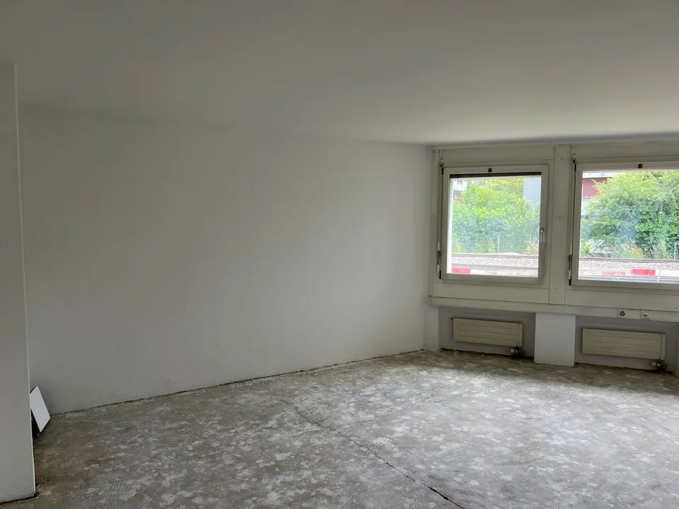 Büroraum an bester Lage mitten im Zentrum Seebach zu vermieten!