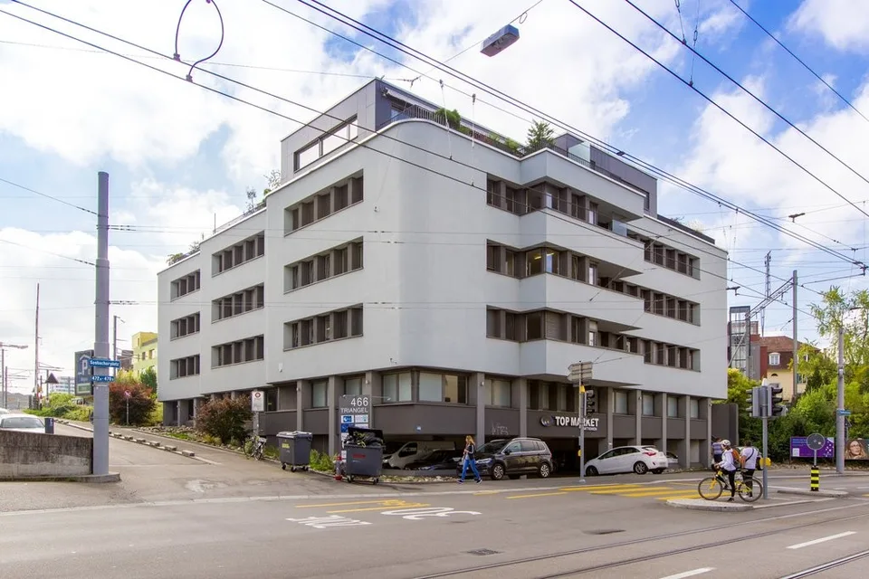 Büroraum an bester Lage mitten im Zentrum Seebach zu vermieten!