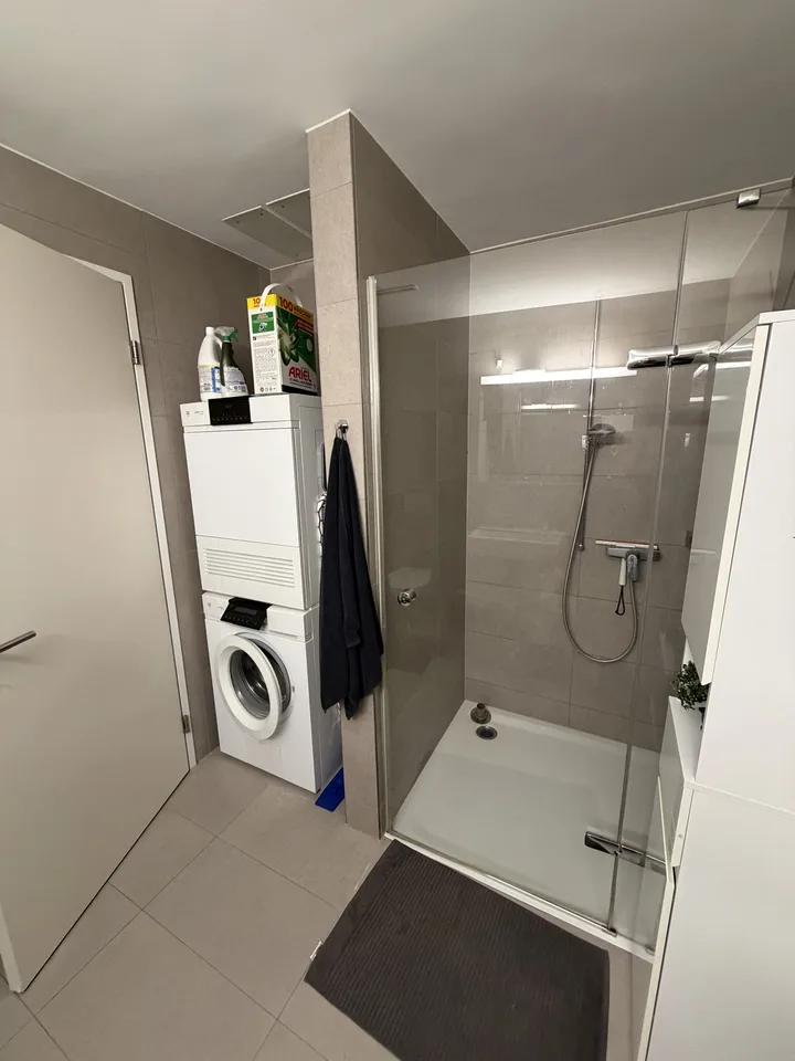Modern and Bright: 17m² Room near Zurich Airport and Oerlikon
