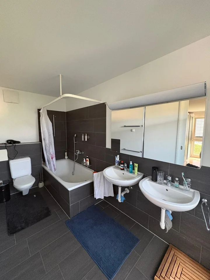 Spacious room with private bathroom in modern apartment