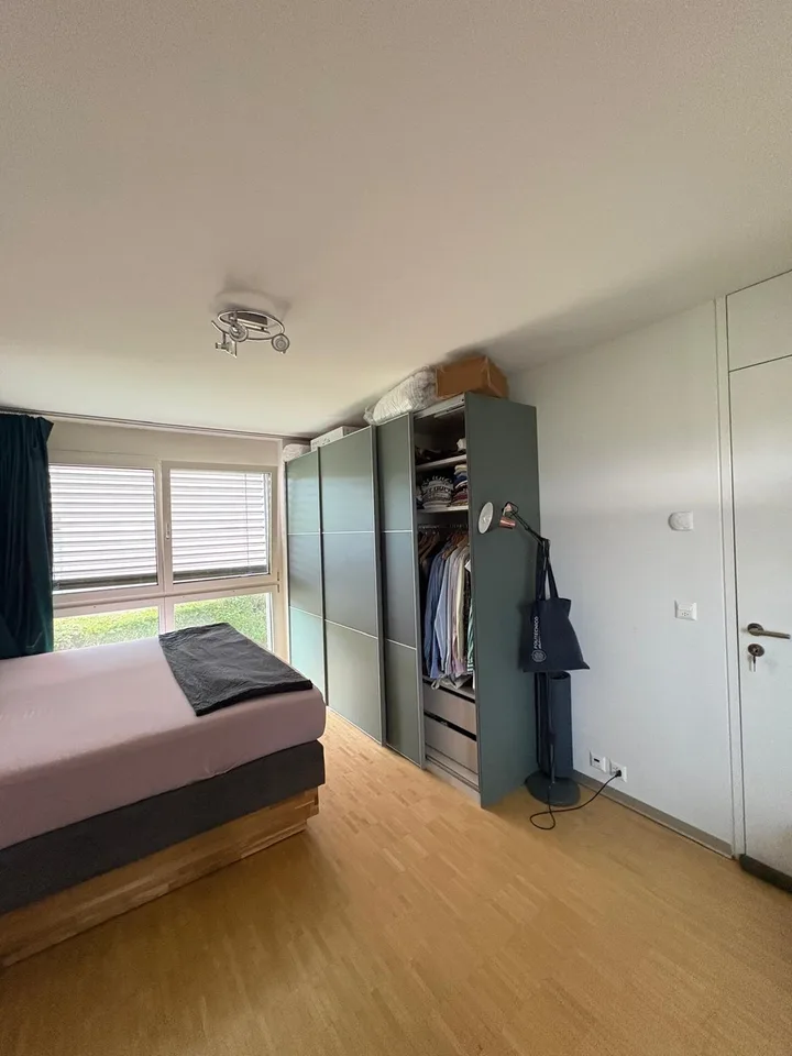 Spacious room with private bathroom in modern apartment