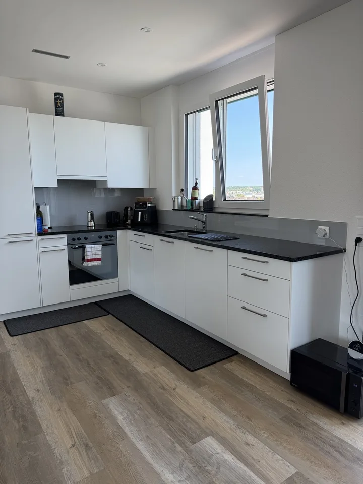 Stunning Top-Floor Apartment (90sqm)