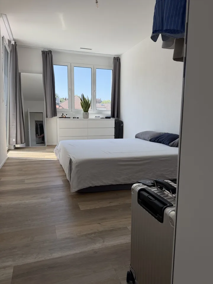Stunning Top-Floor Apartment (90sqm)