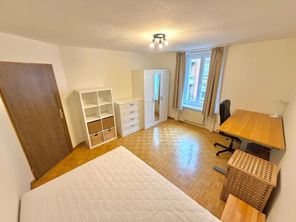 Zentrales Zimmer mitten im Kreis 4 :)