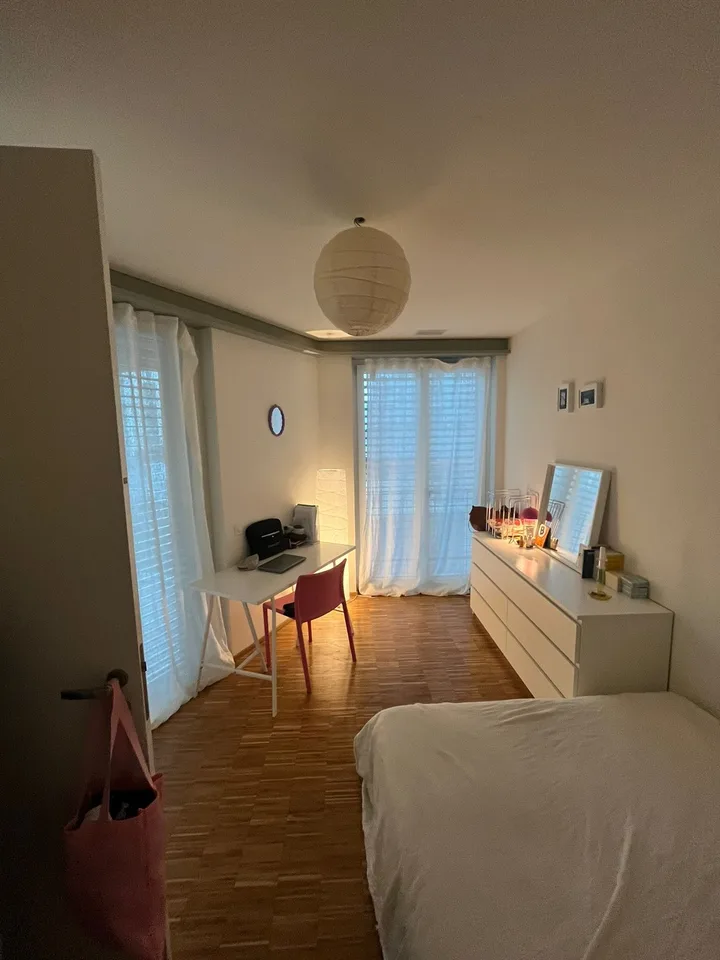 Room with Private Bathroom in Modern Guggachpark Flat