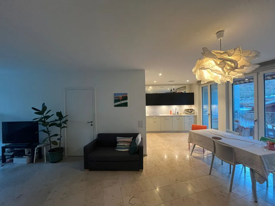 Room with Private Bathroom in Modern Guggachpark Flat
