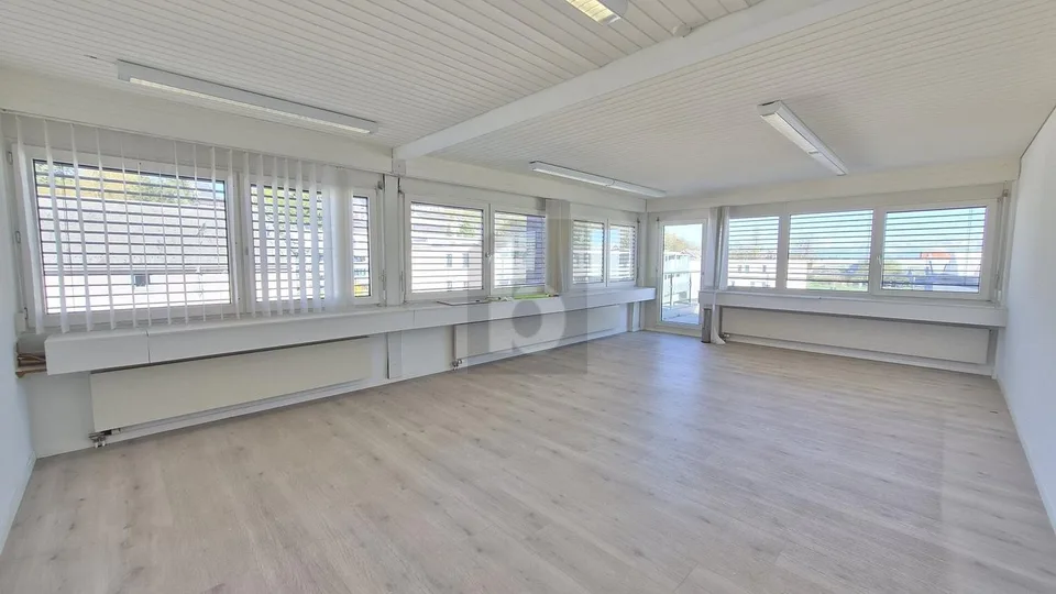 RENOVIERT - INDIVIDUELL MIT TERRASSE