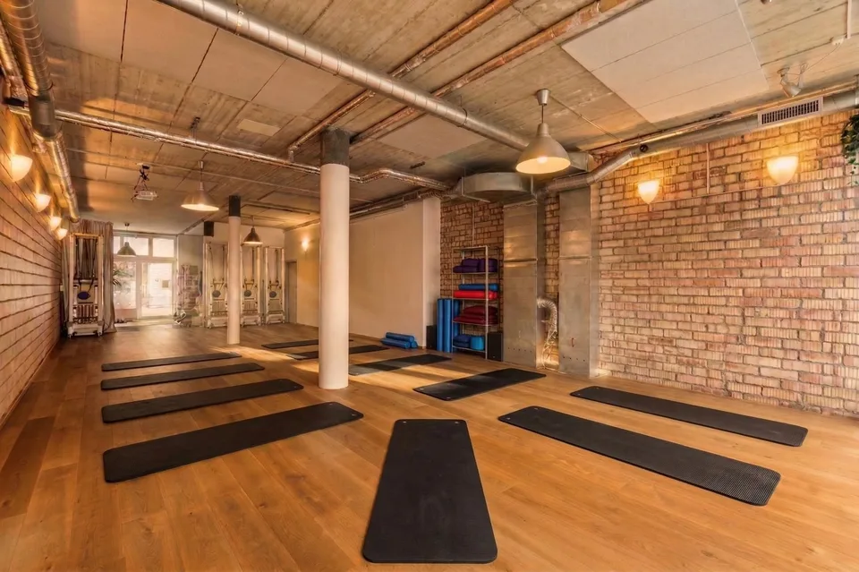 Modernes Studio im Kreis 5 für Yoga, Pilates und Bewegung