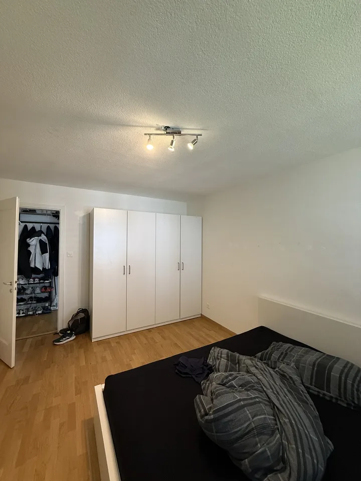 Vibrant flat in calm neighborhood