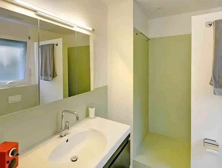 Exklusive 4.5 Zimmer Wohnung mit grossem Balkon in beliebtem Quartier