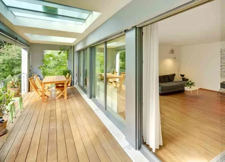 Exklusive 4.5 Zimmer Wohnung mit grossem Balkon in beliebtem Quartier
