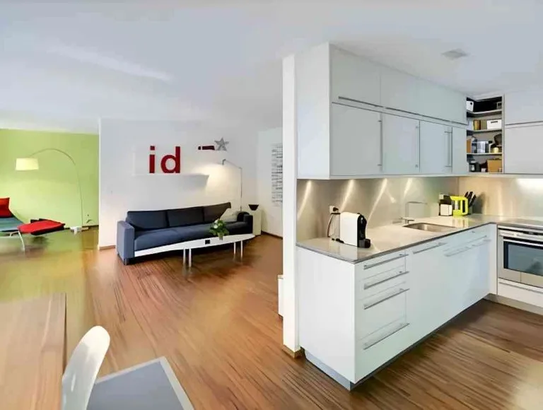 Exklusive 4.5 Zimmer Wohnung mit grossem Balkon in beliebtem Quartier