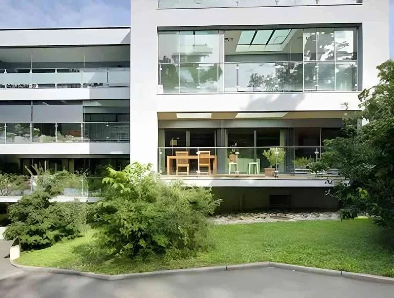 Exklusive 4.5 Zimmer Wohnung mit grossem Balkon in beliebtem Quartier