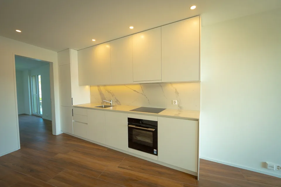 Moderne 2.5-Zimmerwohnung mit grossem Gartensitzplatz in Opfikon