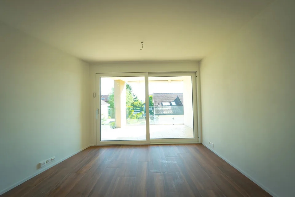 Moderne 2.5-Zimmerwohnung mit grossem Gartensitzplatz in Opfikon