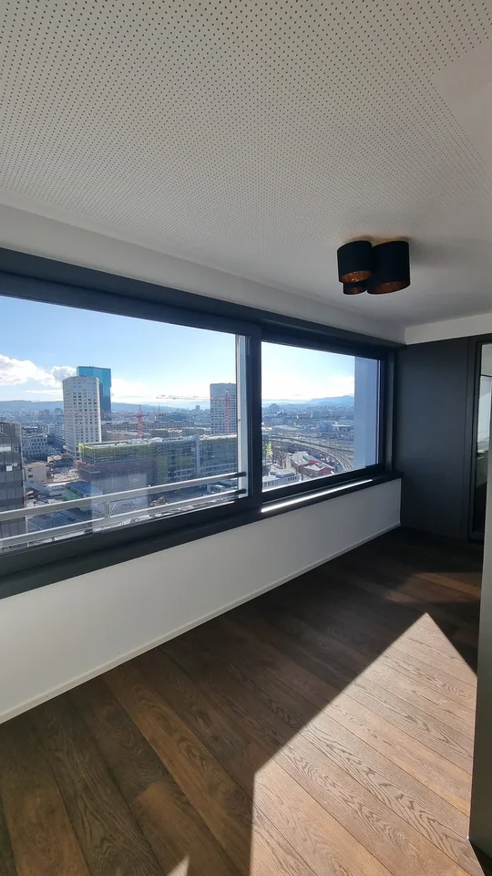Exklusive 1.5-Zimmer-Wohnung im 17. Stock mit Loggia und Panoramablick - Zürich-West