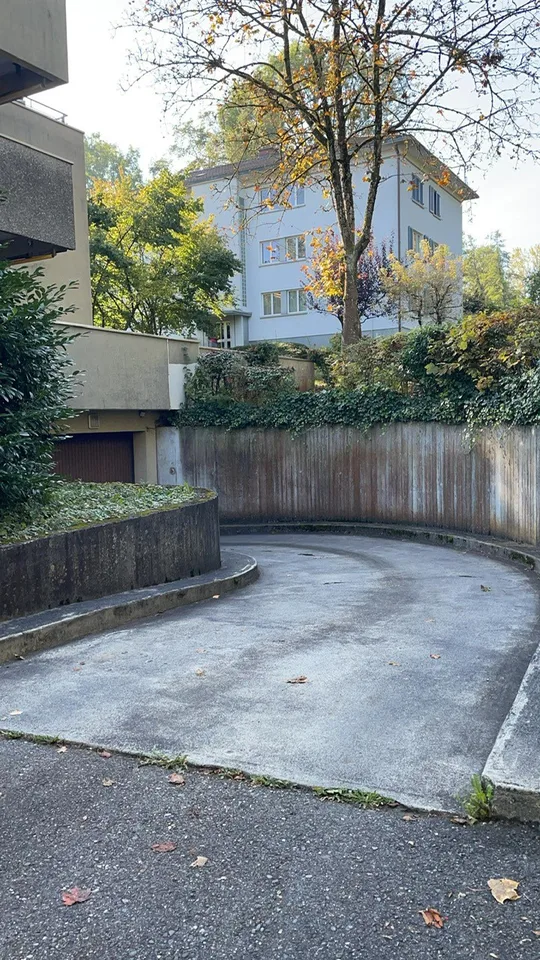 Tiefgarage an der Erchenbühlstrasse 47 8046 Zürich zu vermieten