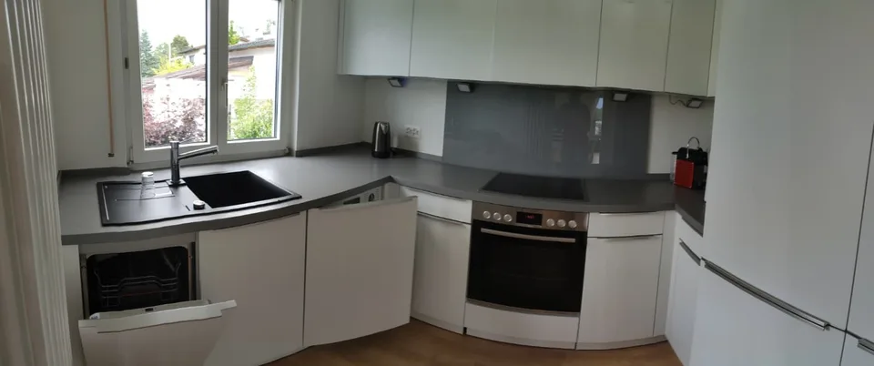 Room in shared furnished two bedroom apartment with stunning view/ WG 3.5 Zimmer vollmöbiliert mit Ausicht