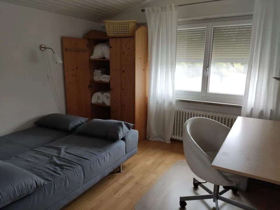 Room in shared furnished two bedroom apartment with stunning view/ WG 3.5 Zimmer vollmöbiliert mit Ausicht