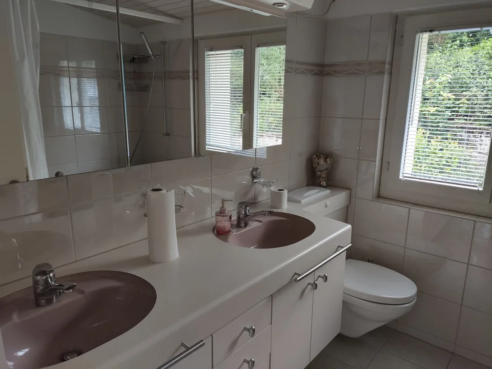 Room in shared furnished two bedroom apartment with stunning view/ WG 3.5 Zimmer vollmöbiliert mit Ausicht