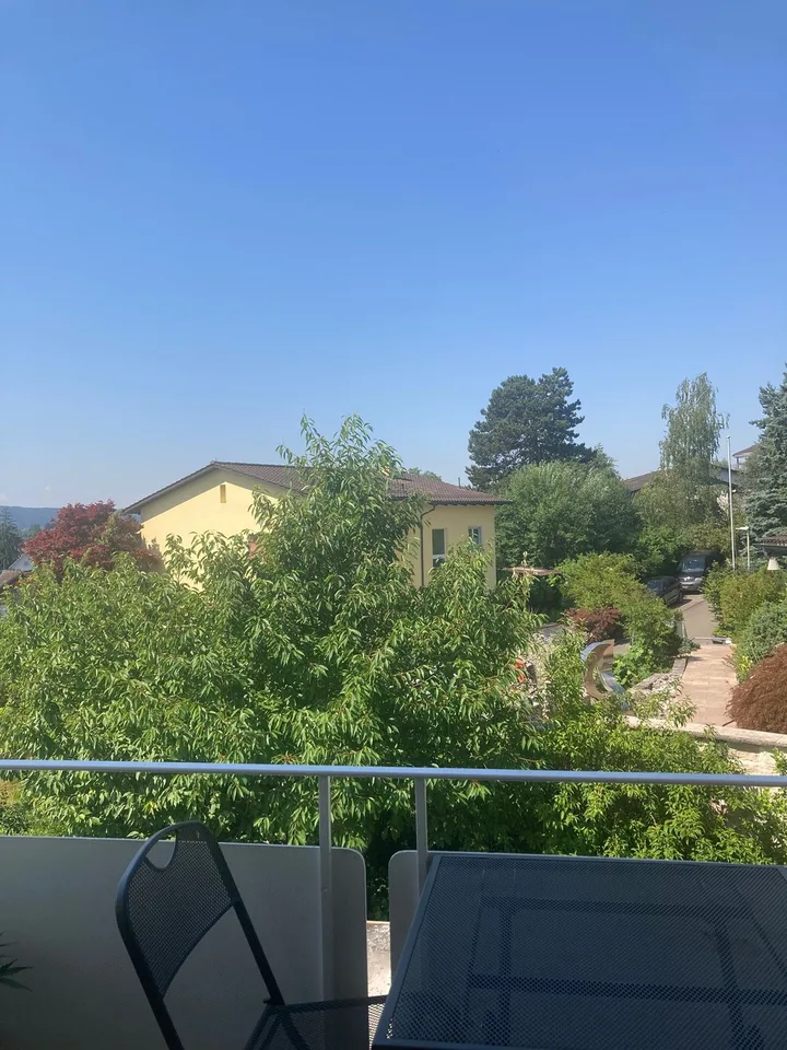 Room in shared furnished two bedroom apartment with stunning view/ WG 3.5 Zimmer vollmöbiliert mit Ausicht