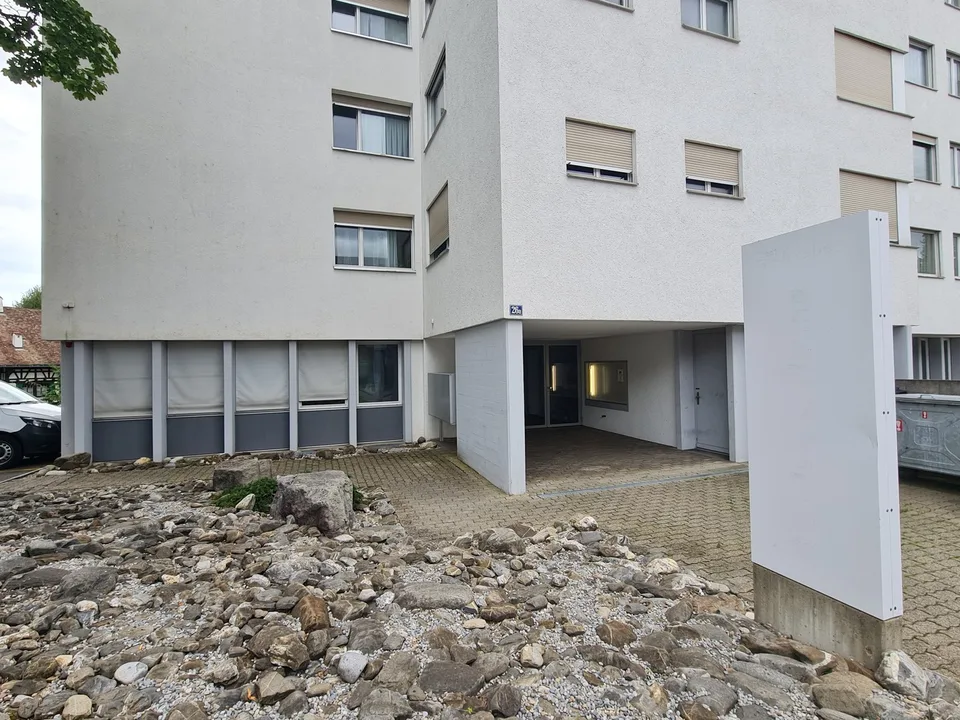 «ausgebaute Büroräumlichkeiten mitten in Wallisellen»