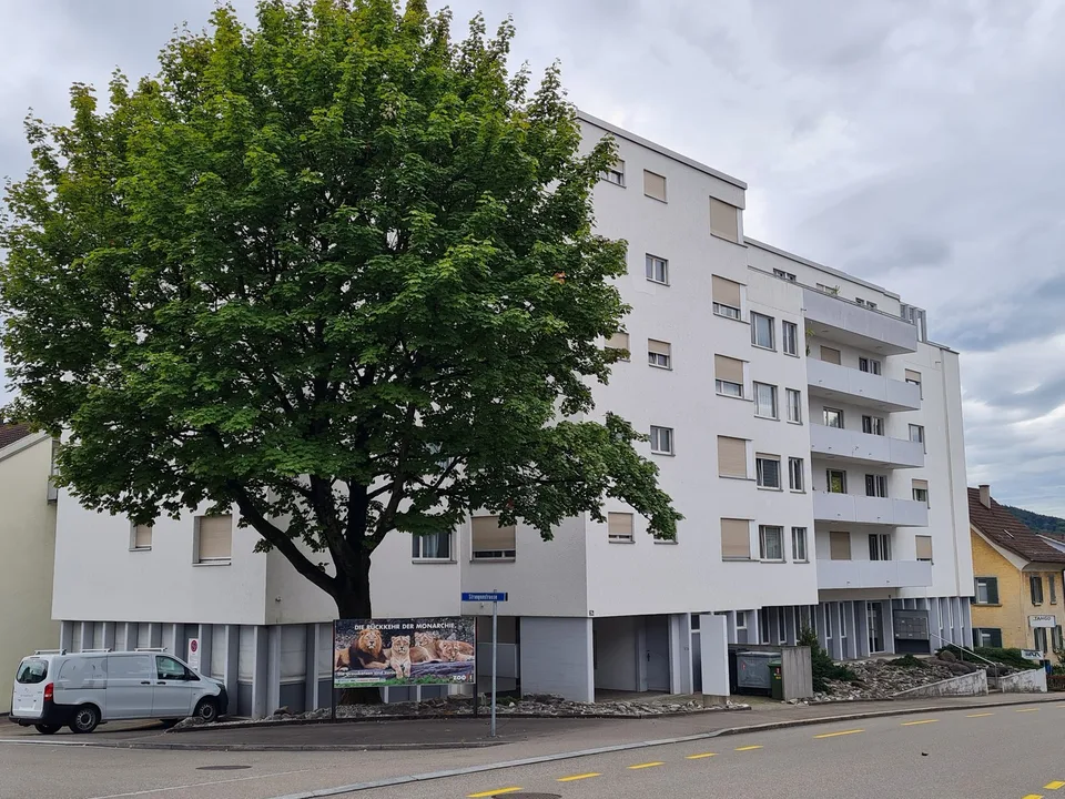 «ausgebaute Büroräumlichkeiten mitten in Wallisellen»