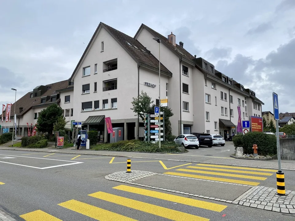 Gewerbefläche mit Aussenterrasse an zentraler Lage im Geschäftshaus Freihof