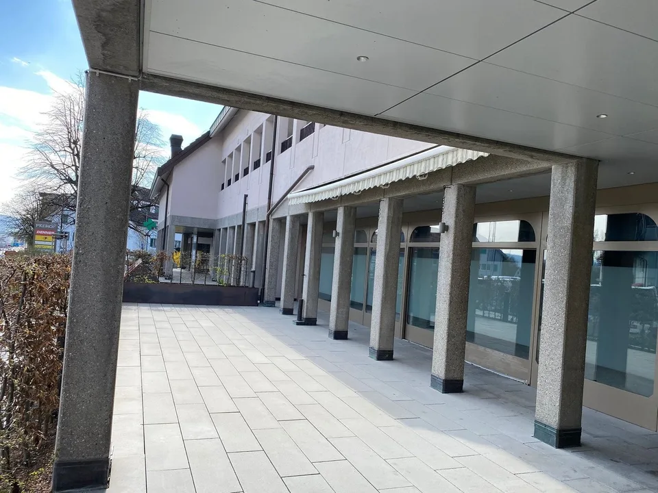 Gewerbefläche mit Aussenterrasse an zentraler Lage im Geschäftshaus Freihof