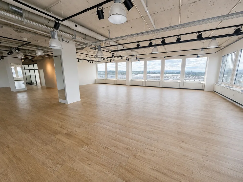 Einzigartige Gewerbefläche mit privater Dachterrasse - ideal für Praxis oder Büro