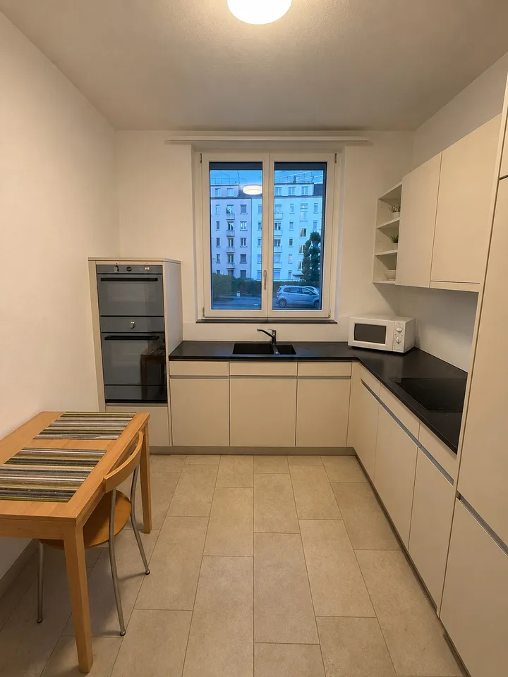 Large single bedroom