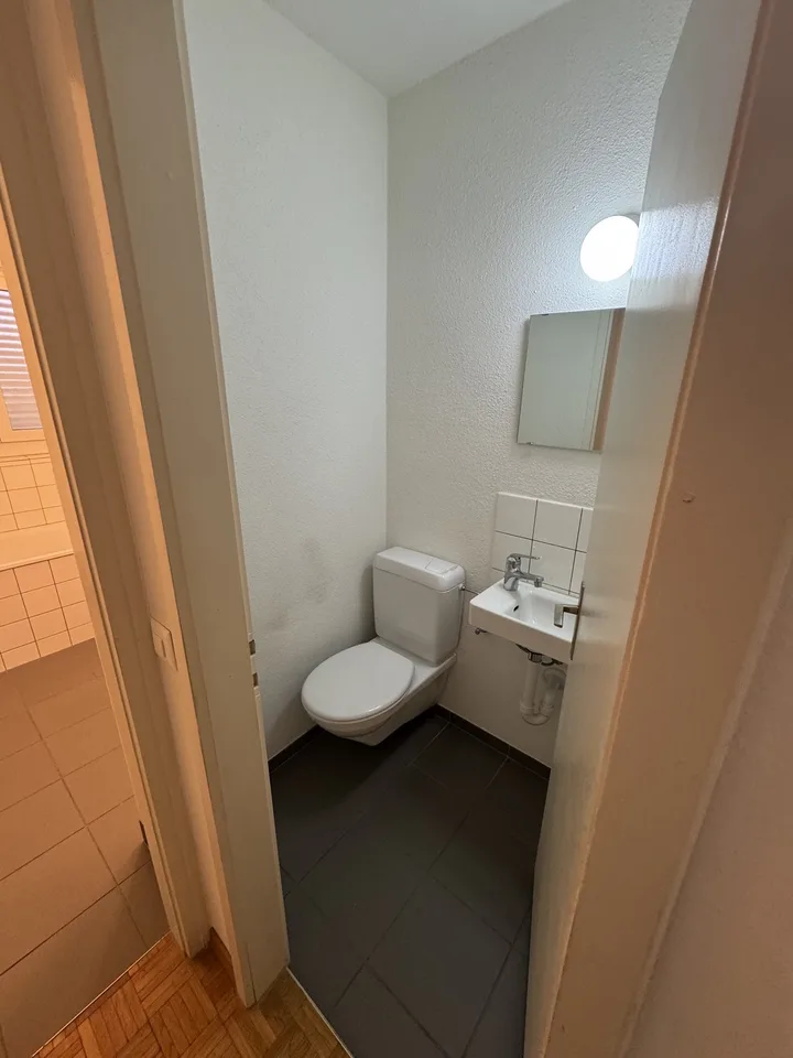 Fully furnished room in Zurich city with all bills included + cleaning