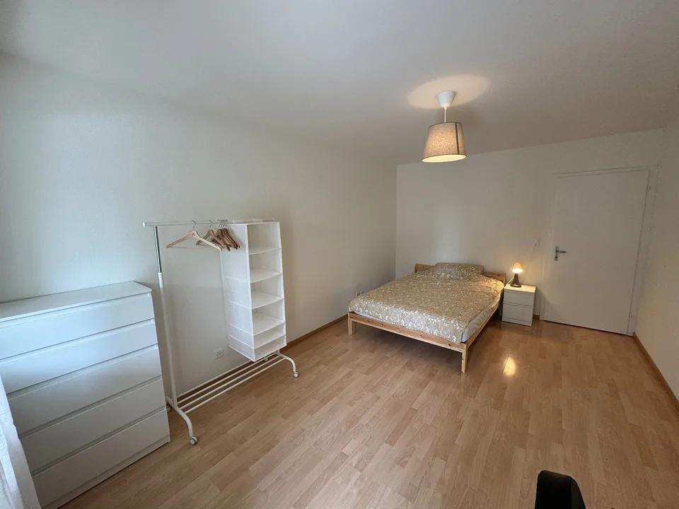 Fully furnished room in Zurich city with all bills included + cleaning