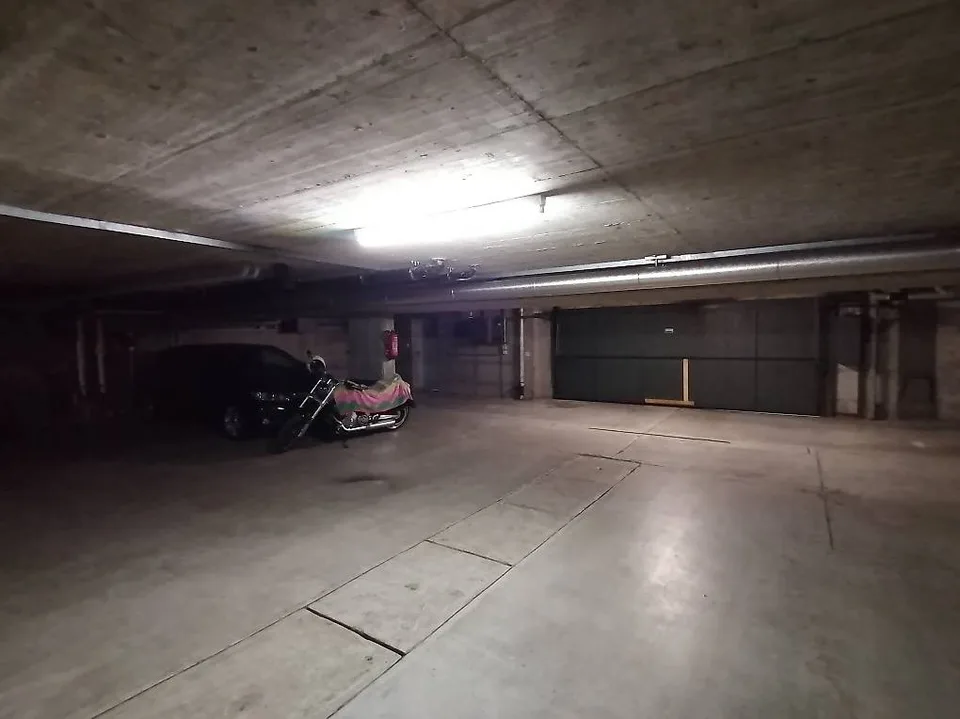Parkplatz in geteilter Garage