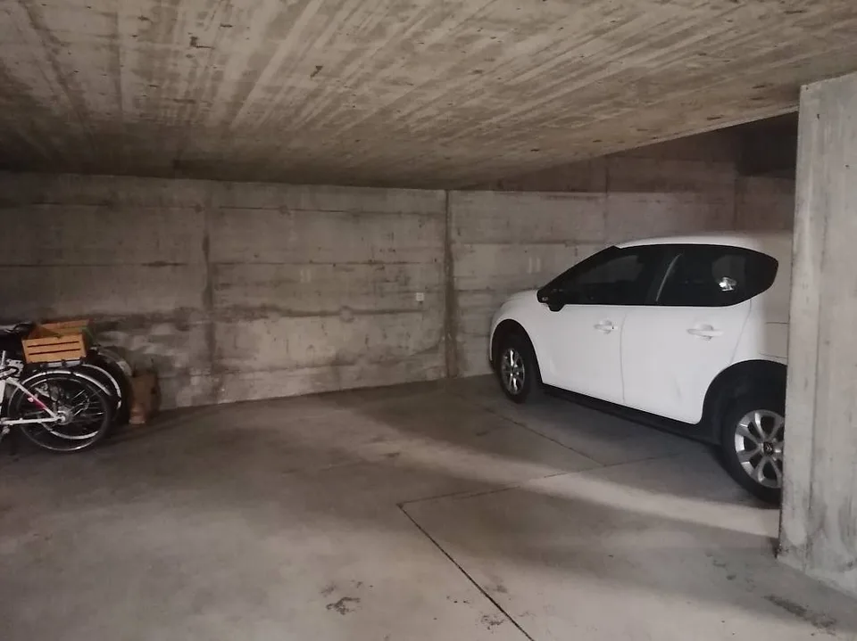 Parkplatz in geteilter Garage