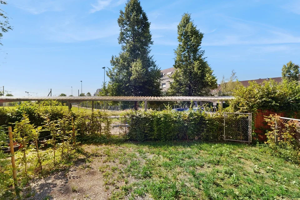 Moderne 2.5-Zimmer-Wohnung mit Mietgarten und Holzterrasse in Zürich-Schwamendingen – photo 8 sur 12