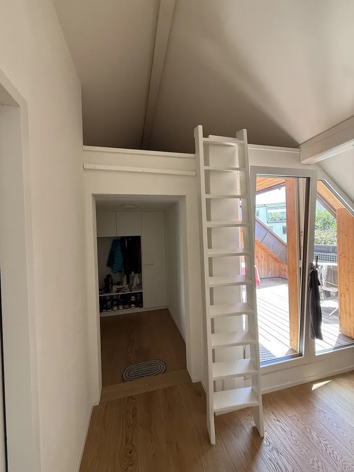 Bright 2.5-Room Apartment in the Heart of Zurich Oerlikon
