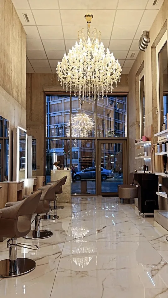 Stuhlmiete im exklusiven Damen-Coiffeursalon HairByViolet – Top-Lage in Zürich Oerlikon!