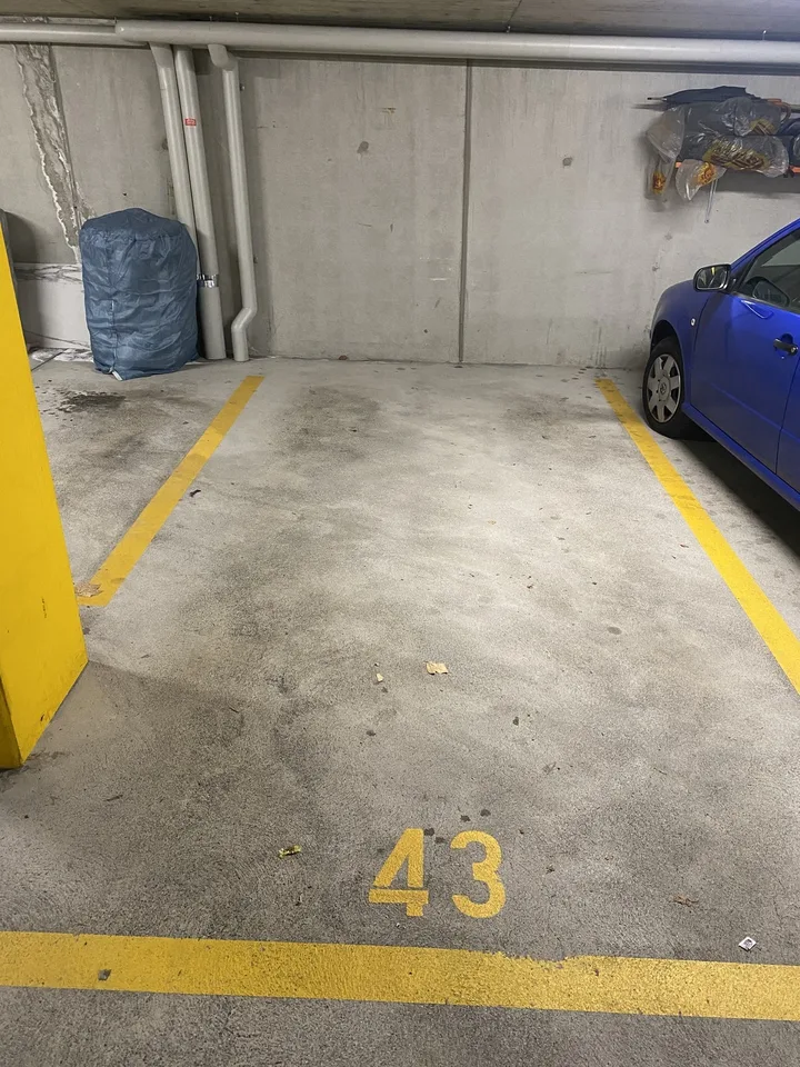 Tiefgaragenparkplatz zu vermieten