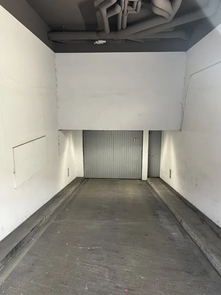 Motorrad-Einstellplatz zu vermieten