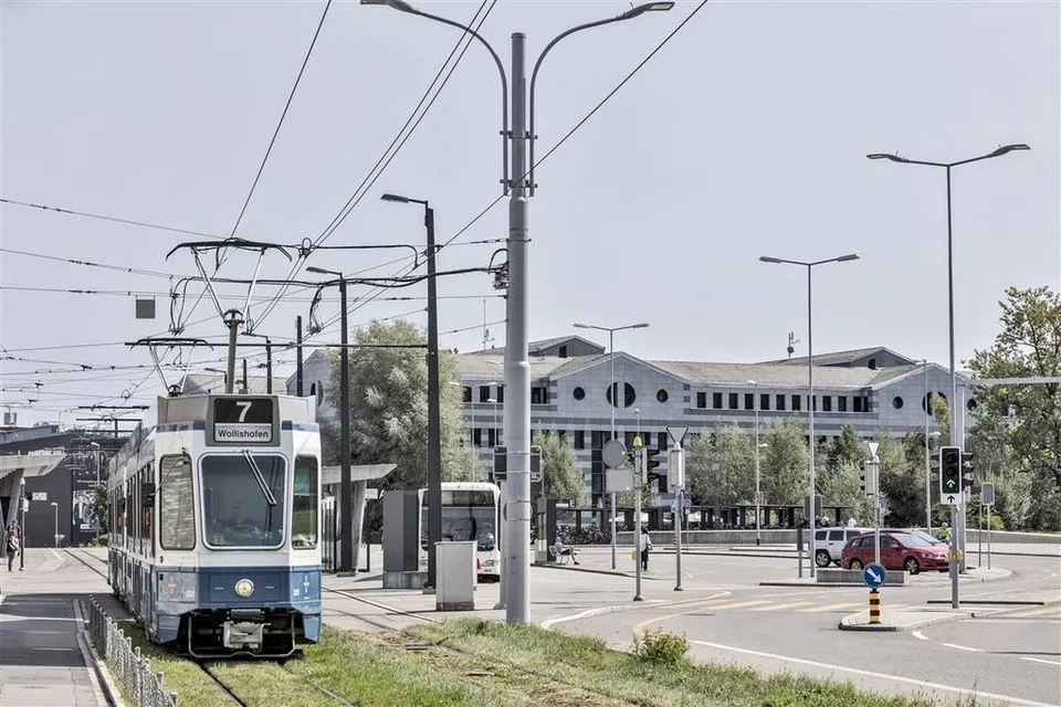 Diverse Lagerräume gegenüber vom Stettbach Bahnhof