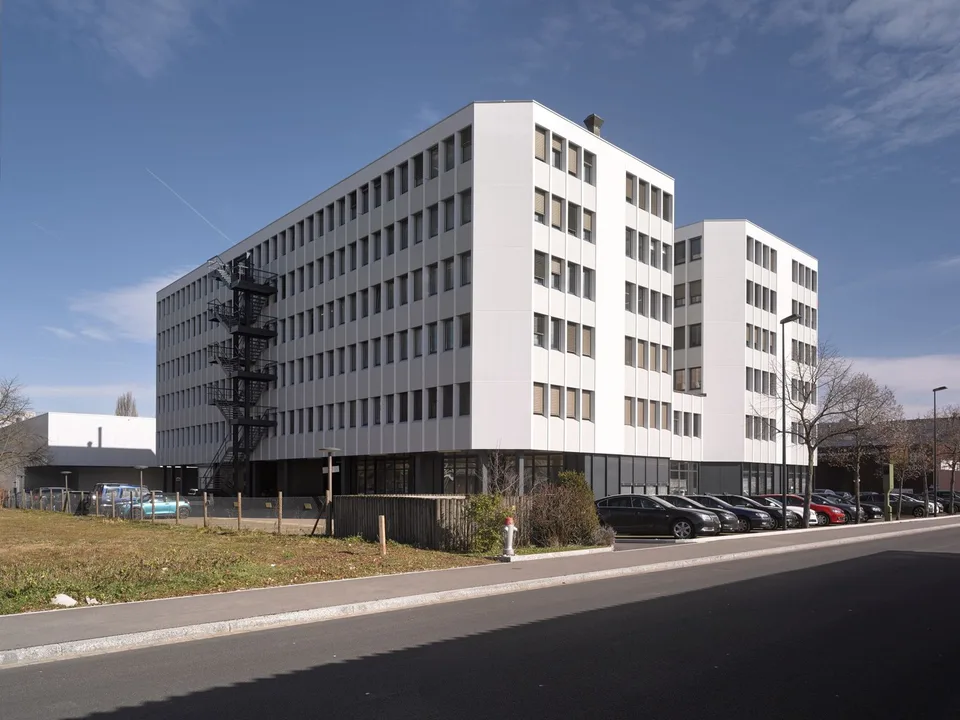 Perfekter Anschluss an das öV- und Strassennetz: 110 m2 Büroraum