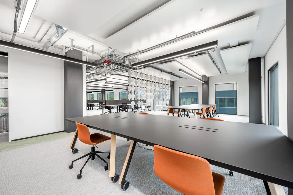 R2 Tower - Bringen Sie Ihr Unternehmen hoch hinaus! – Foto 10 von 19