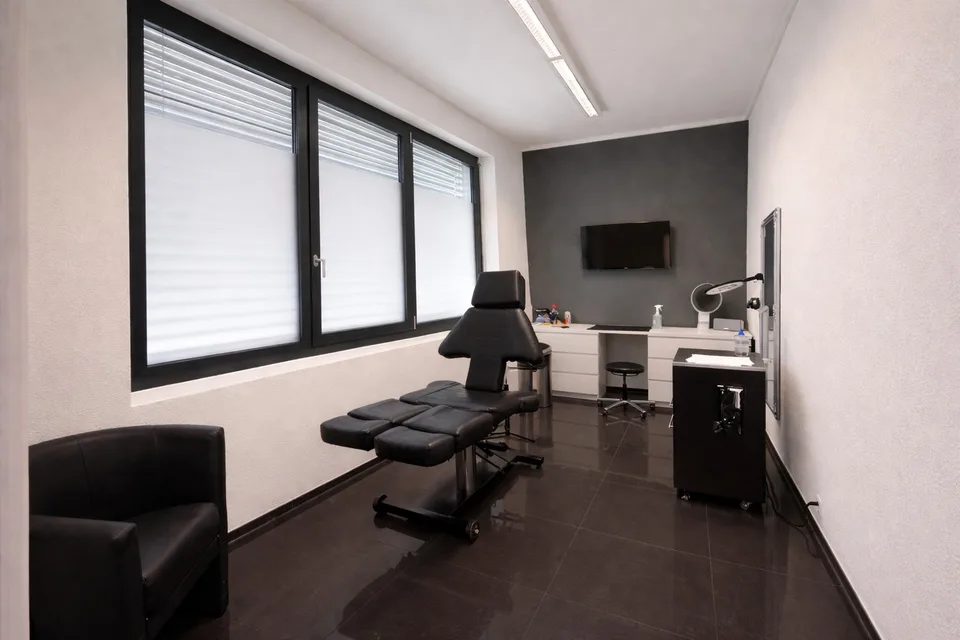 Moderne Gewerbefläche / Studio an Toplage in Dübendorf zu vermieten!