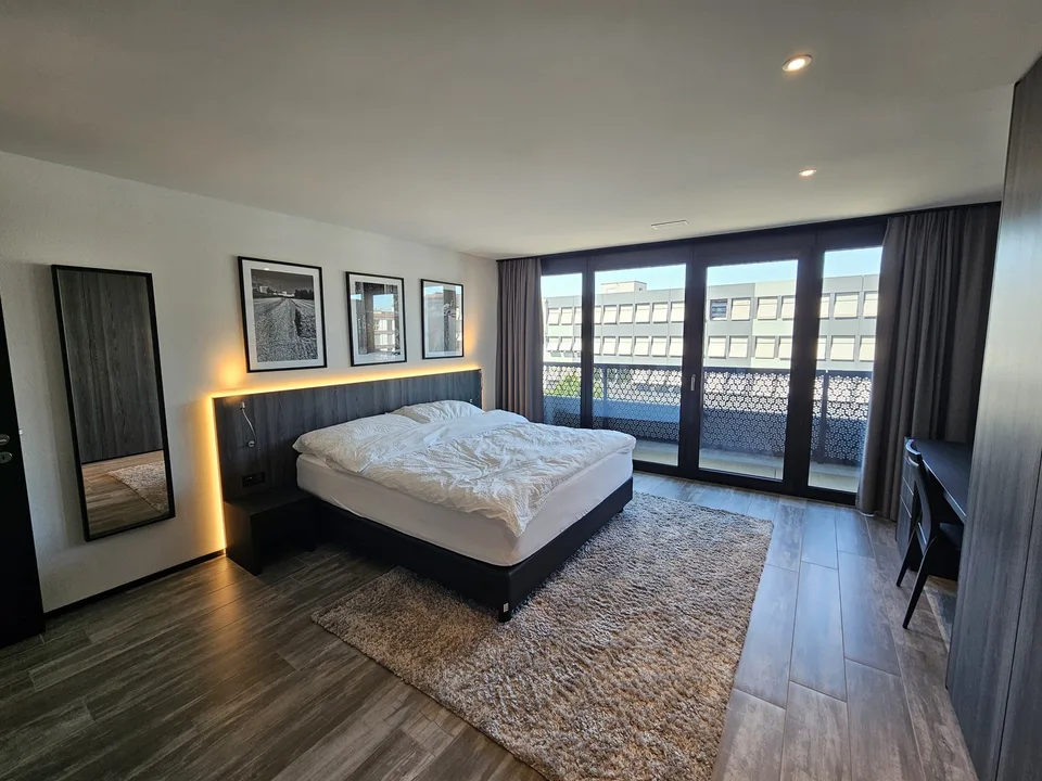 Stilvolle möblierte 2.5-Zimmer-Wohnung | 20 m² Rundumbalkon | 10 Min. nach Zürich