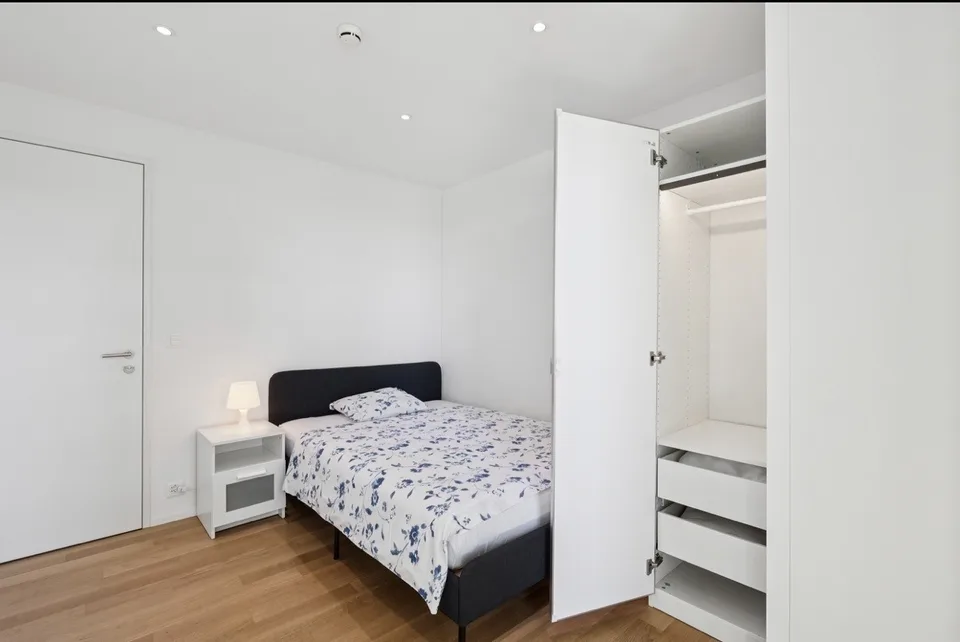 Room in modern shared flat near Stettbach