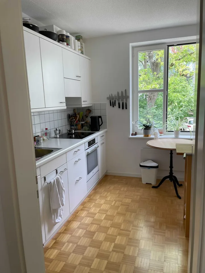 Sunny furnished 3.5-room apartment in idyllic, well-appointed neighborhood
